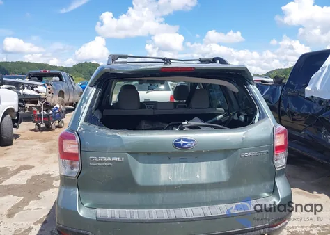 2018 Subaru Forester 2.5I Premium z USA, uszkodzony, nr VIN JF2SJAGC1JH559573